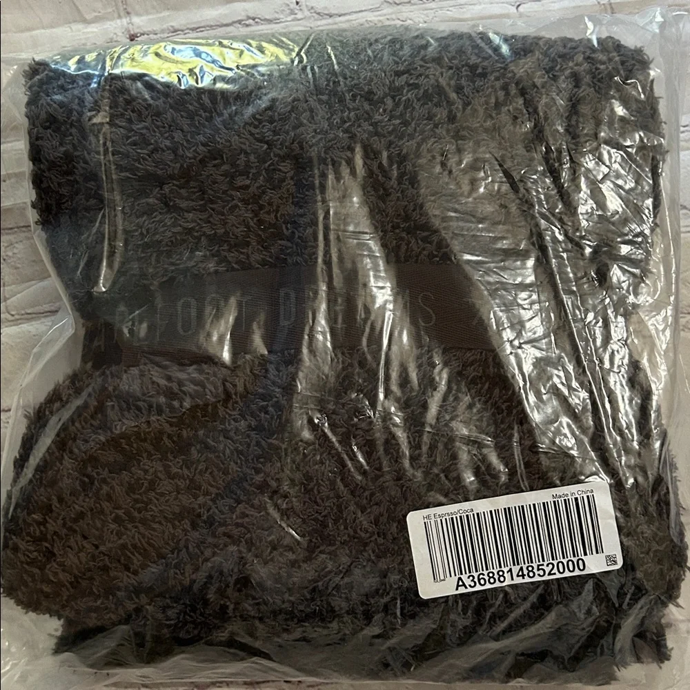 Barefoot Dreams NWT CozyChic Pom Pom Beanie & Scarf Set Espresso OS Chenille